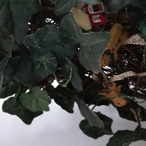 #7 NO ROOM 4 a CHRISTMAS TREE? Handcrafted Fleur-de-Lis "Ivy Topiary" - Picture 10 of 11